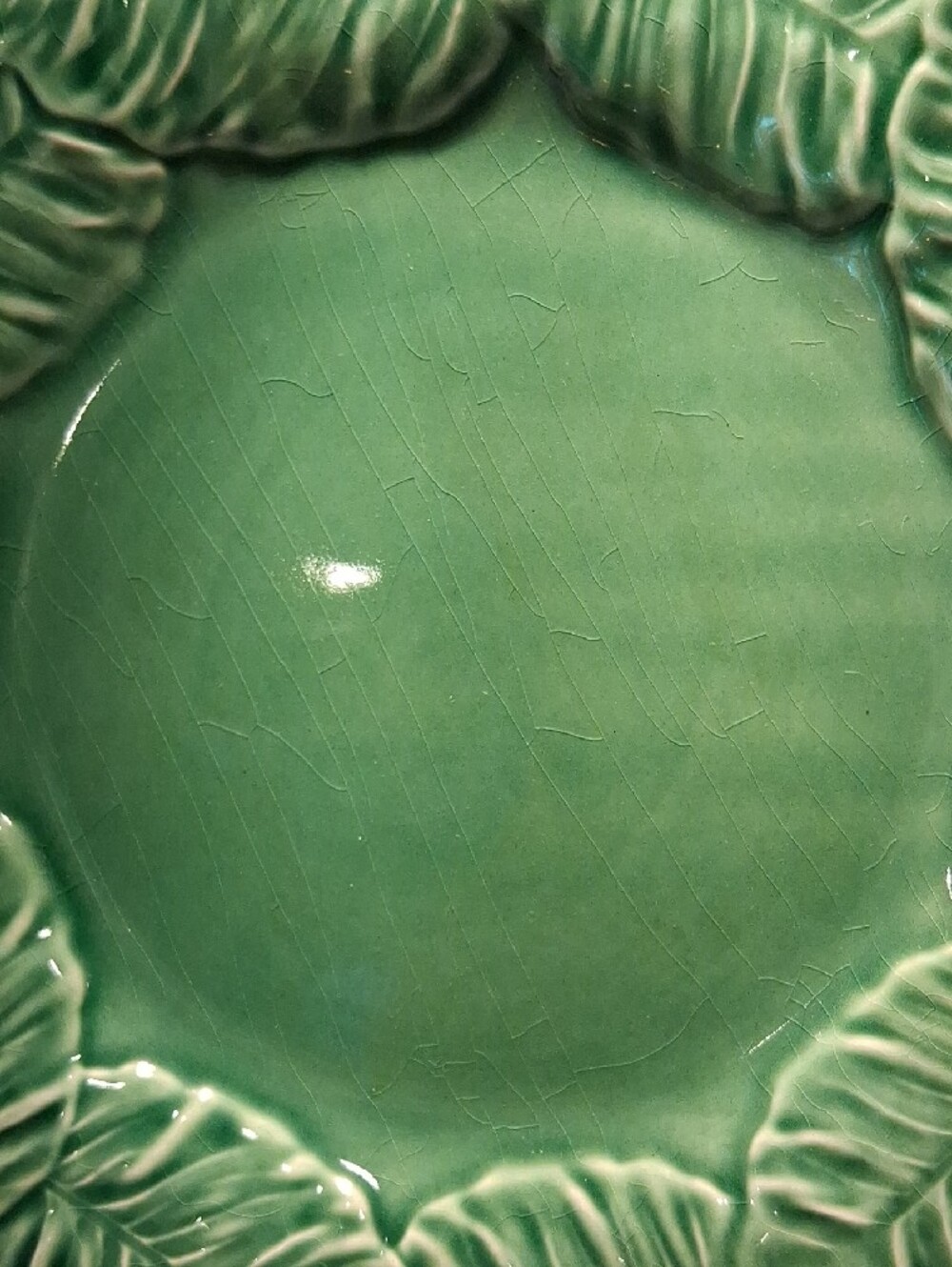 Bordallo Pinheiro Green Ceramic Leaf Border Dinner Plates - Set of 3 - Picture 3 of 6